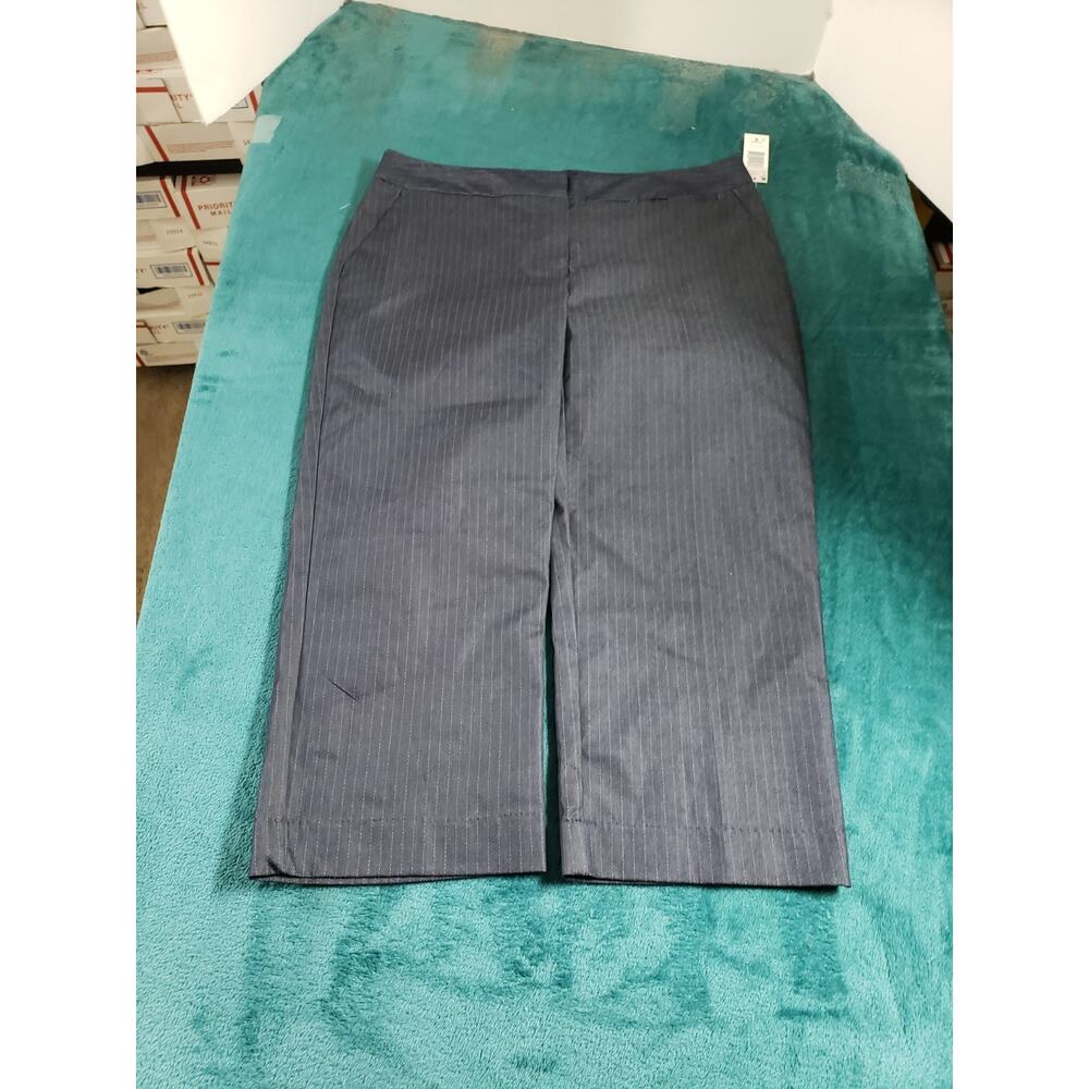 Attention Pants Size 8 Womens Gray Stretch Mid Rise Ladies Modern Fit Capri NWT